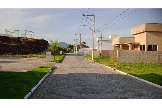 Imagem Lindo e Plano Terreno em Condomínio com Lazer Completo.