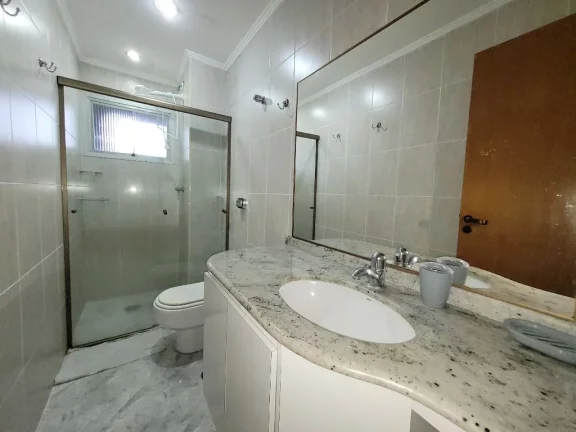 Imagem PITANGUEIRAS - NA SEGUNDA QUADRA DA PRAIA, 134,62 M² ÚTEIS, VAGA DE GARAGEM NO PRÉDIO, EXCELENTE APARTAMENTO, AMPLO APARTAMENTO CLARO E AREJADO.