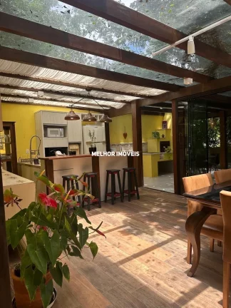 Imagem Casa á venda com 3 suítes á venda localizada na Praia de Taquaras em Balneário Camboriú.