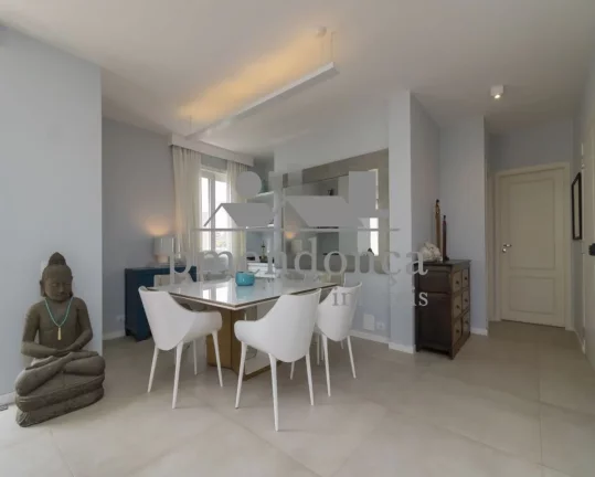 Imagem Apartamento com 258m² no Alto de Pinheiros, 4 suítes e 4 vagas.