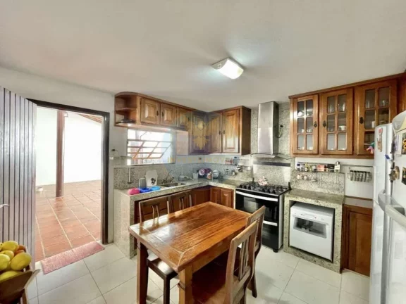 Imagem Casa em Condomínio a Venda no bairro Granja Viana - Embu das Artes, SP