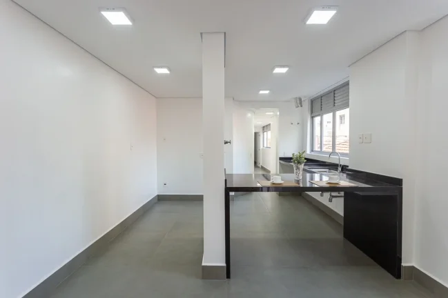 Imagem Apartamento 198M² Reformado, 3Q, 1 Suíte, 2 Banheiros, 2 Vagas, Sala para 2 Ambientes, Varanda, Academia, Playground, Salão de Festas, Área Verde.