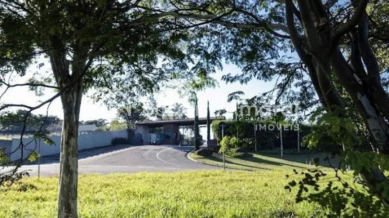 Imagem Terreno plano com 1.131,23 m² no Condomínio de Chácaras São Rafael, Campinas.
Condomínio atrás...