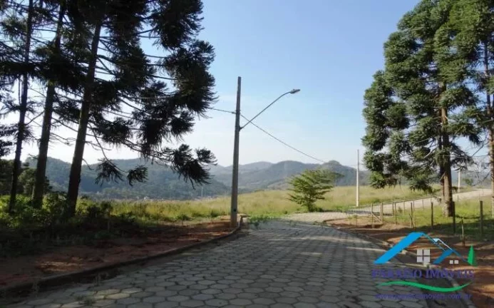 Imagem Refúgio na Serra da Mantiqueira: Lote em Condomínio com Acesso a Cachoeira!