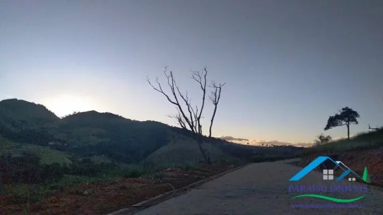 Imagem Seu Novo Lar em Paraisópolis: Pagamento Facilitado e Vista Panorâmica!