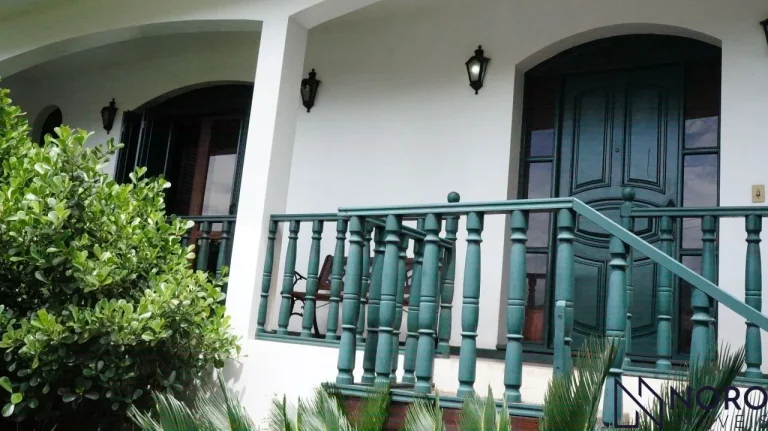 Imagem Casa à venda em bairro residencial com 3 dormitórios, suíte, 4 vagas de garagem,