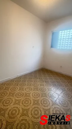 Imagem Casa Comercial para Locação em São Paulo-SP na Chácara Mafalda: 6 salas, 1 banheiro, 4 vagas de garagem e 150m² de área.