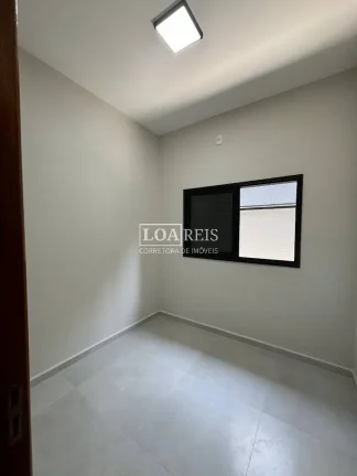 Imagem Casa térrea 3 dormitórios sendo 1 suíte com quintal espaçoso