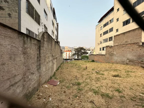 Apresentamos uma oportunidade exclusiva no coração do bairro Castelo, uma das áreas mais nobres e...