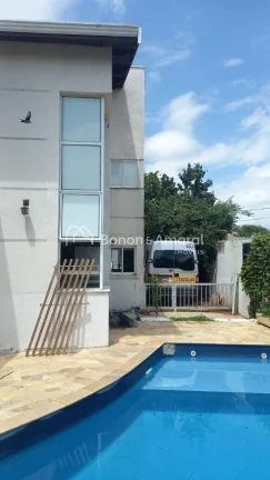 Imagem Linda e espaçosa casa em rua sem saída, lugar muito tranquilo e acessível. A residência possui 3...