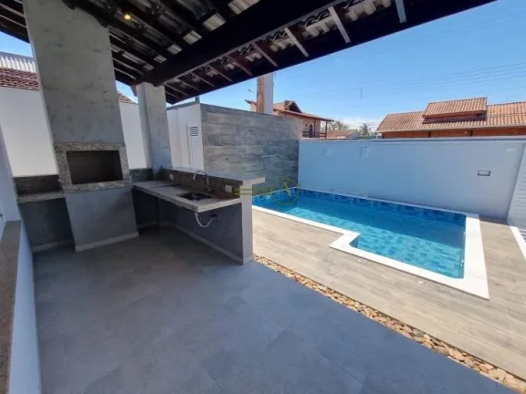 Imagem Casa reformada térrea, 100 metros da praia Piscina com cascata, luz de led