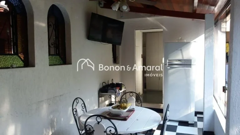 Imagem Venha desfrutar da paz e tranquilidade desta aconchegante casa térrea no Clube de Campo Valinhos, e...