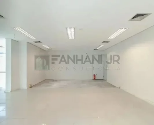 Imagem Casa Comercial para Locação no Jardim Europa, São Paulo-SP: 6 Salas, 4 Banheiros, 10 Vagas de Garagem, 1.003m² de Área.