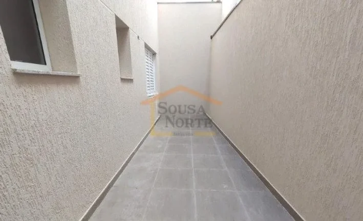 Imagem Casa em condomínio residencial, composta por 2 dormitórios, ambos com sacada, sala para dois ambie...