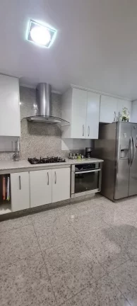 Imagem Cobertura à semi-mobiliada de 271 m², com 3 dormitórios ,sendo 2 suítes master com closet e banh...