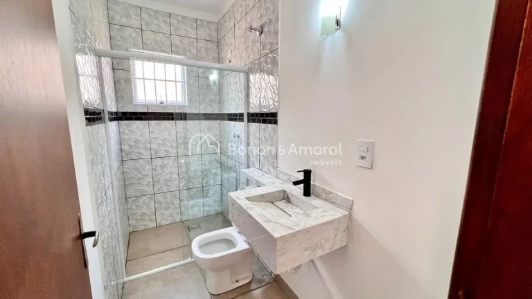 Imagem Casa Moderna com 3 Dormitórios

Dormitórios: 3 quartos, sendo 1 suíte com banheiro privativo.
Sal...