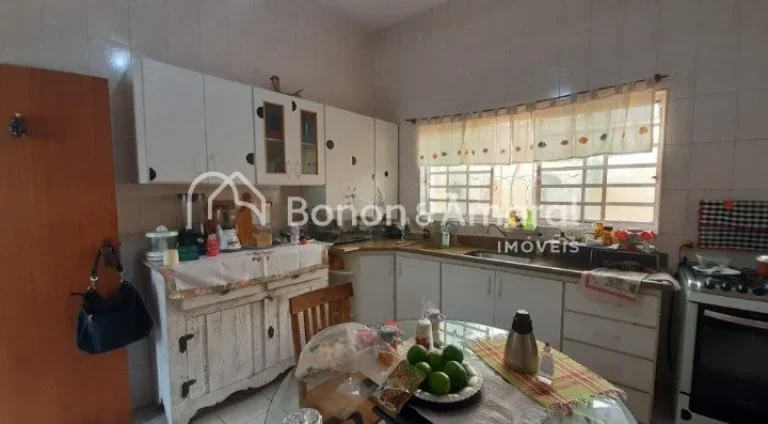 Imagem Localizada no charmoso condomínio Mirante do Lenheiro, esta ampla e aconchegante casa oferece o equ...