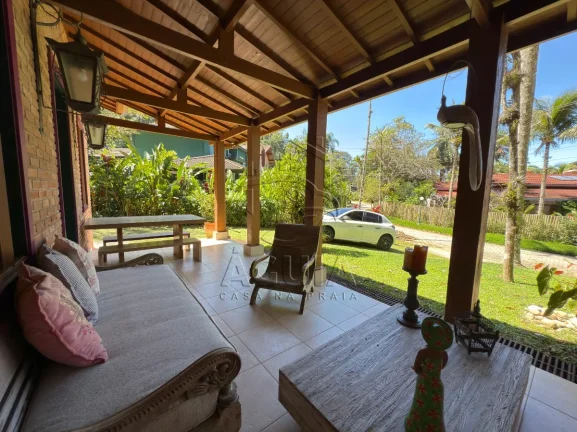 Imagem Casa Ampla em Condomínio Fechado Conforto, Espaço e Lazer a Poucos Minutos da Praia