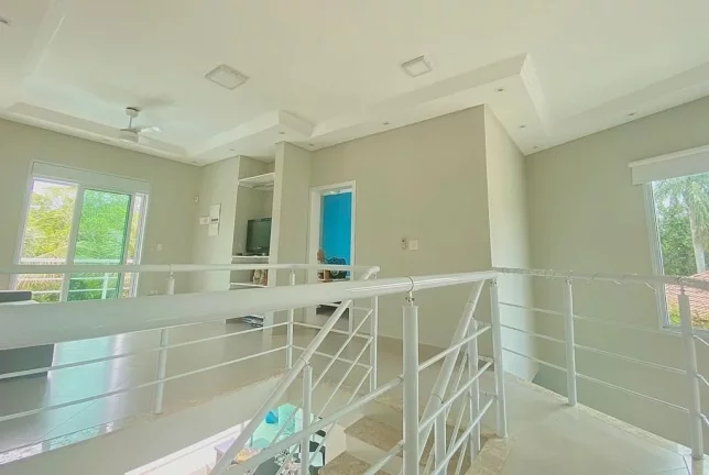 Imagem Sobrado de Luxo à Venda em Condomínio na Morada da Praia, Bertioga-SP: 4 Quartos, 4 Suítes, 5 Banheiros, 4 Vagas, 370m².