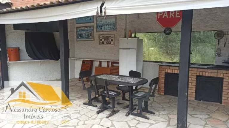 Imagem Vendo casa de alto padrão com piscina e sauna no Centro de Friburgo