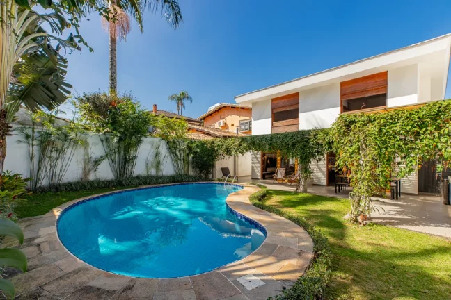 Casa com 3 Quartos à Venda, 256 m² em Granja Julieta - São Paulo