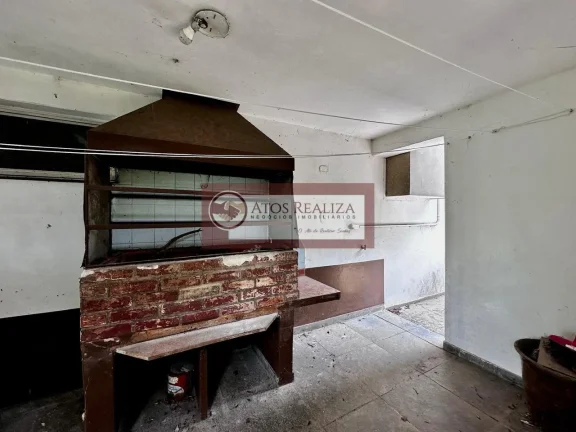 Imagem Sua Oportunidade batendo a sua Porta. Vendo casa em Interlagos 380m² com 4 quartos. VALOR VENDA: R$ 1.600.000 IPTU (anual): R$ 14.205 380 m2 útil 4 dormitórios 2 suítes 6 banheiros Sala de TV ️ Cozinha americana ️ Despensa Lavabo Lavanderia 6 vagas Churra