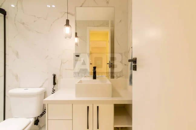 Imagem Apartamento à venda em Copacabana, 2quartos, 75m2, Rua Inhangá.