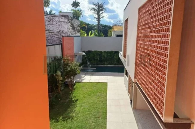 Imagem Casa de Alto Padrão no Jardim Paulista: 5 Quartos, 5 Suítes, 4 Salas, 6 Banheiros, 4 Vagas, 450 m² - São Paulo-SP