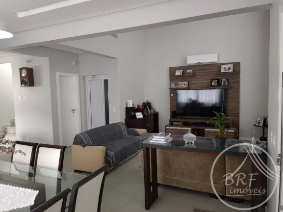 Imagem Vendo casa semi nova em Estreito Florianópolis SC, três suítes, lavabo.