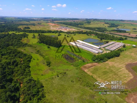 Imagem Granja em Funcionamento – Moderna, com Energia Solar e Produção