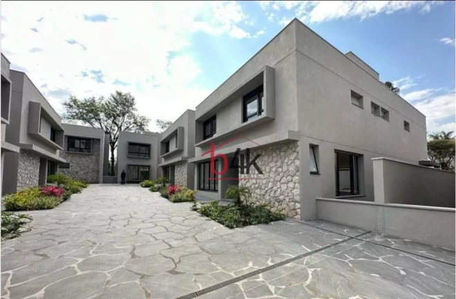 Imagem Casa em condomínio fechado com 828m² - Venda