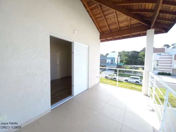 Imagem Casa de Alto Padrão à Venda em Condomínio Fechado na Cidade Litorânea de Peruíbe.