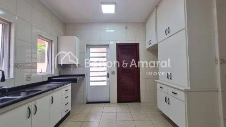 Imagem Lindo e espaÃ§oso sobrado com uma Ã¡rea total construÃ­da de 414 mÂ² em um terreno de 623mÂ², esse Ã...