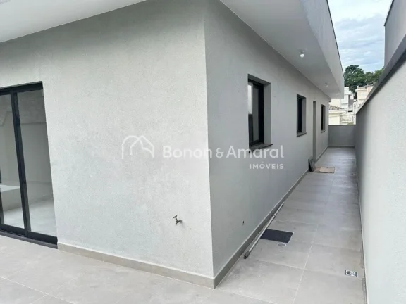 Imagem Linda casa à venda no Condomínio Portal do Jequitibá em Valinhos. 

Este sobrado conta com 3 suí...