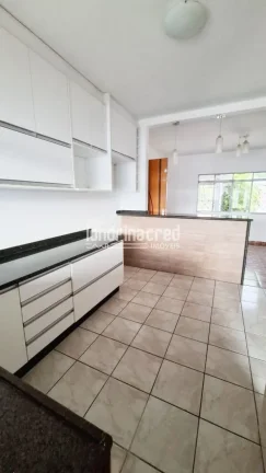 Imagem Excelente casa na Zona Norte de Londrina com 2 dormitórios, sala, cozinha, banheiro social, duas vagas de garagem e localização privilegiada