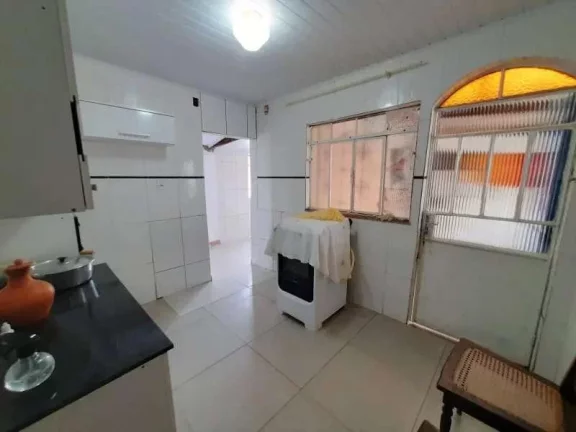 Imagem Casa Acolhedora com 3 Dormitórios, Um Suíte, Varanda, Quintal e Terraço no bairro São Pedro em Barbacena MG