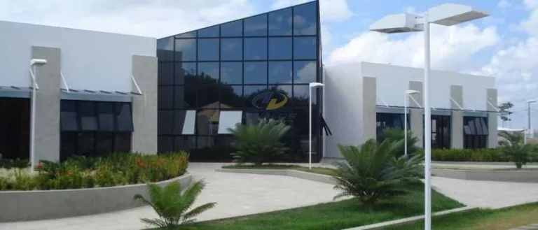 Imagem Vendo excelente lote no Condomínio fechado Extremo Oriental, posição sul, medindo 18m00 X 30m00 (540,00 m2).