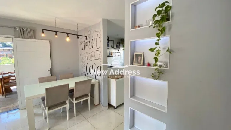 Duas casas no mesmo terreno em Sotelândia: 3q + 2q, varanda com churrasqueira e ótima localização!