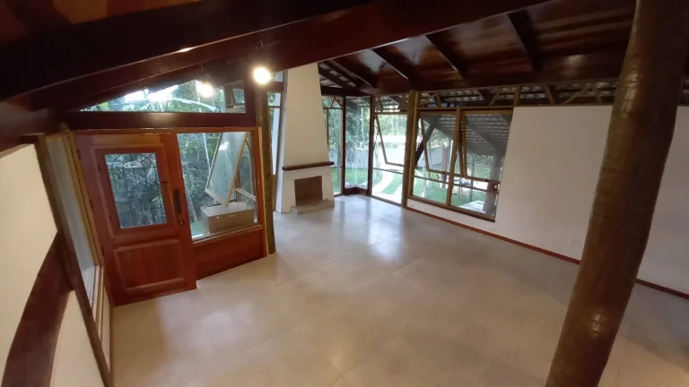 Imagem Vendo esta maravilhosa casa em Condomínio fechado. Nova Friburgo.