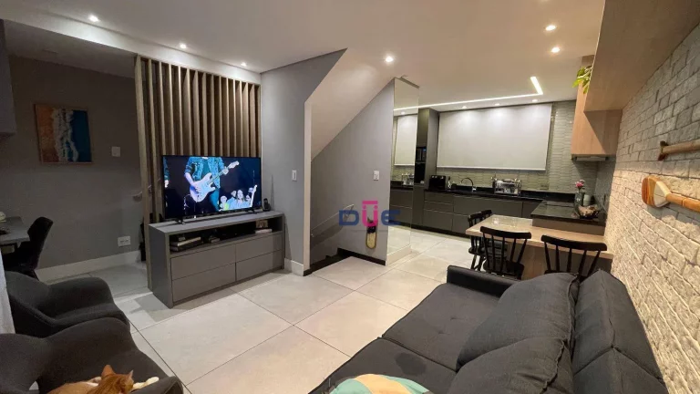 Imagem Lindo sobrado triplex com 2 suites, 4 banheiros, espaço goumert com churrasqueira, garagem box , piscina e salão de festas.