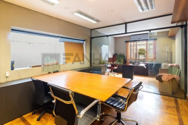 Imagem Casa comercial de alto padrão no Jardim América, São Paulo-SP: 5 quartos, 5 salas, 5 banheiros, 6 vagas - 380m². Confira!