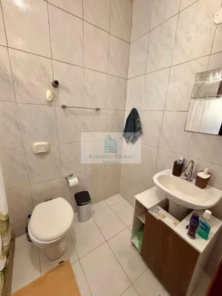 Imagem Casa em Condomínio de Luxo à Venda em Curicica, Rio de Janeiro-RJ: 2 Quartos, 2 Suítes, 1 Sala, 3 Banheiros, 1 Vaga de Garagem, 77m².