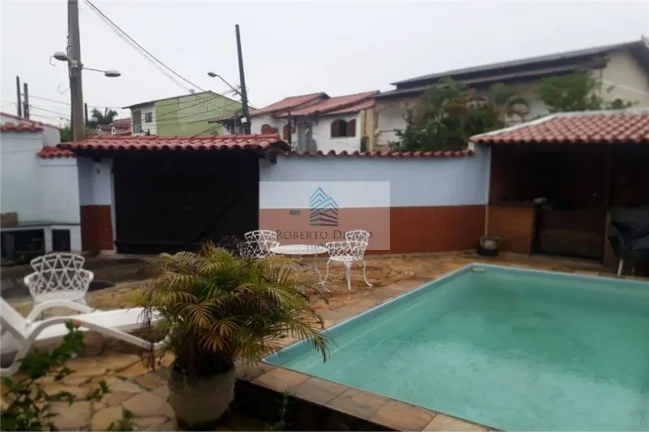 Imagem Casa de luxo em condomínio na Taquara, Rio de Janeiro-RJ: 5 quartos, 1 suíte, 1 sala, 3 banheiros, 6 vagas de garagem, 300m².