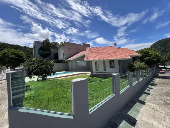 Imagem Casa com Piscina em Balneário Camboriú