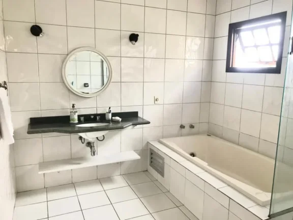 Imagem Casa no Res. Alpha 9 - 300m²
