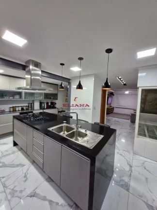 Imagem Sobrado à venda em São Paulo, Conjunto Residencial Vista Verde, com 3 quartos, 250m²