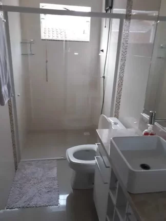 Imagem Casa com 4 dormitórios sendo 1 suíte e 3 vagas - Boa Vista | Joinville/SC