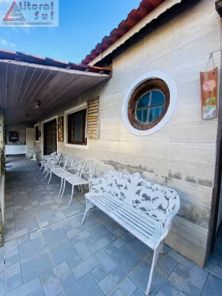 Imagem Casa para locação em Praia Grande-SP, no bairro Tupi: 3 quartos, 1 suíte, 1 sala, 2 banheiros, 4 vagas de garagem, 250m².