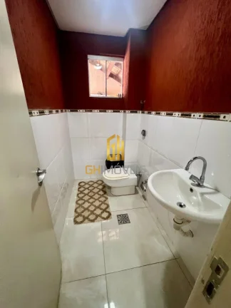 Imagem GH1962

O sobrado possui 

- 3 suítes plenas (sendo 1 com sacada)
- Sala 3 ambientes 
- Cozinha ame...