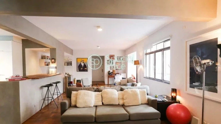 Imagem Apartamento com 162m², duas suítes, sendo uma máster com closet, hall, lavabo, sala de televisão...